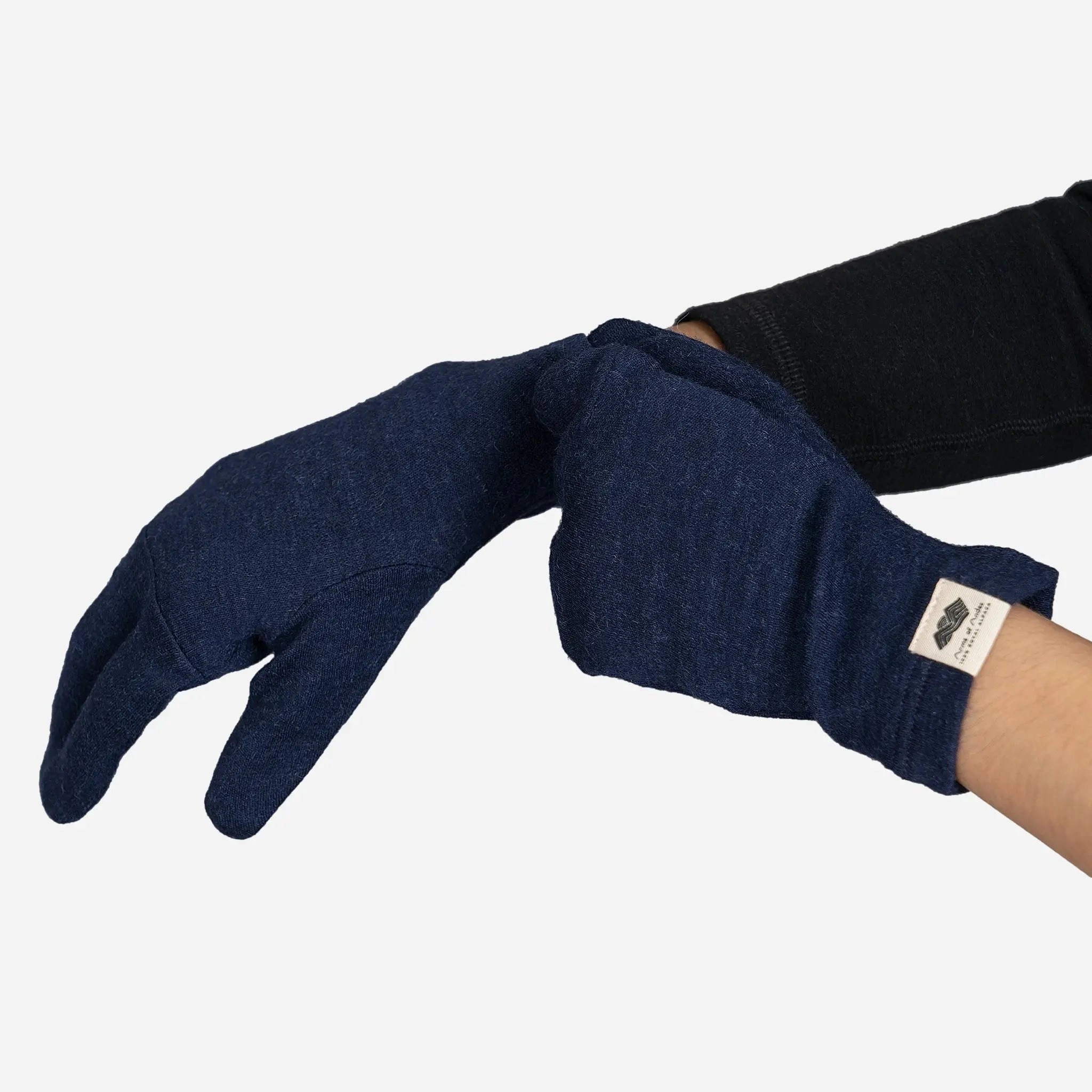Cozy Alpaca Gloves: Featherlight Warmth for Everyone